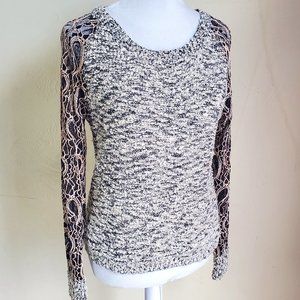 BKE Boutique Shirt Womens Small Long Sleeve Gray Cream Lace Sleeves